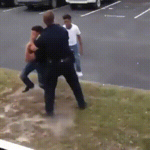 哈哈,白衣黑鬼装b被ko