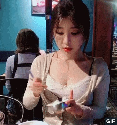 丹麦的守门员是舒梅切尔。